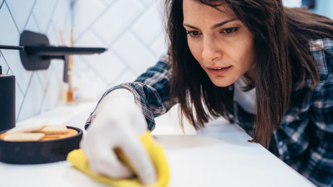 deep-clean-bathroom-featured