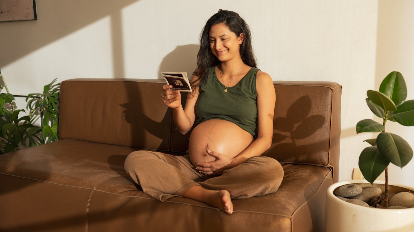 Pregnant mom looking at ultrasound photos