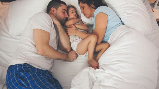 co-sleeping-family